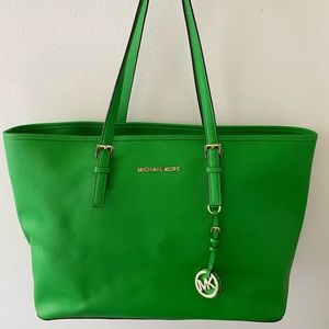Michael Kors jet set tote bag